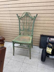 lot 3865 image: green chair