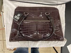 lot 3872 image: laptop purse