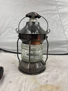 lot 3887 image: working Musical liquor decanter