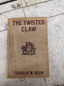 lot 3900 image: 1939 the twisted claw book