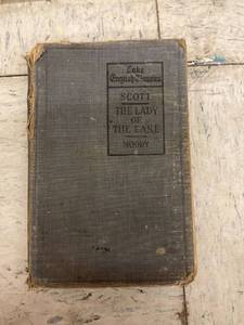 lot 3901 image: lady of the lake book