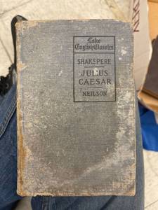 lot 3908 image: 1919 Julius Caesar book