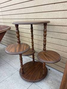 lot 3913 image: wood plant stand