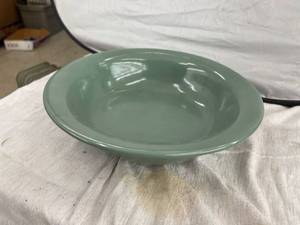 lot 3924 image: 11 inch green bowl