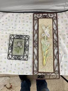 lot 3926 image: 2 flower wall hangings