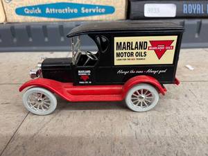lot 3939 image: ertl 1923 Chevy van
