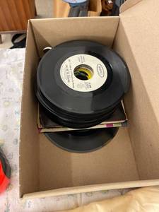 lot 3951 image: lot of 45s