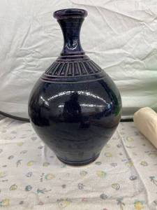lot 3952 image: purple molton vase