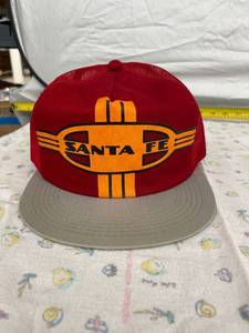 lot 3969 image: red Santa Fe hat