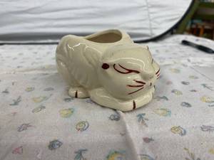 lot 4003 image: vintage cat planter