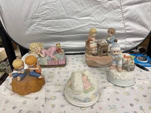 lot 4020 image: 5 working kids music boxes