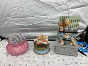 lot 4021 image: 3 working mice music boxes
