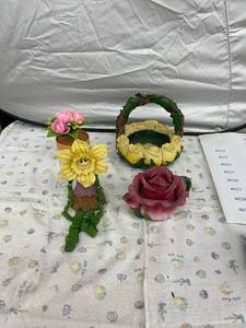 lot 4022 image: lot of 4 flower items