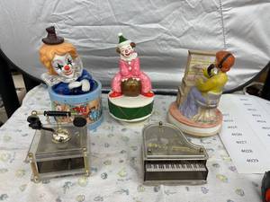lot 4023 image: 2 clowns 2 phones & a piano (all working)