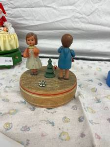 lot 4027 image: working wood music box
