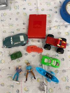 lot 4034 image: lot of Marlboro cards & toys