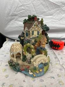 lot 4047 image: table top fountain