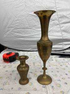 lot 4052 image: 2 brass vases