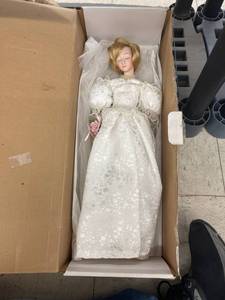 lot 4062 image: house of lloyd Victoria bride doll