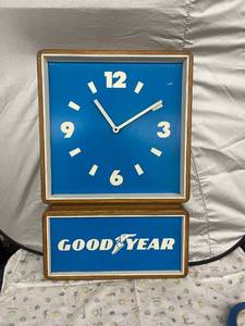 lot 4081 image: WORKING 1970s Goodyear managers clock