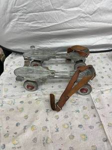 lot 4089 image: vintage sears roller skates
