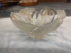 lot 4096 image: crystal bowl