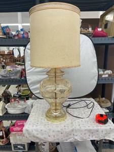 lot 4106 image: table lamp