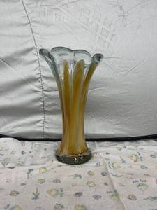 lot 4109 image: swivel glass vase