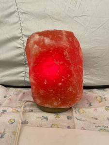 lot 4110 image: salt lamp