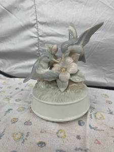 lot 4112 image: working hummingbird music box