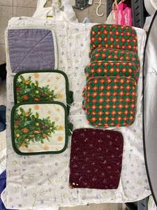 lot 4120 image: lot of hot pads
