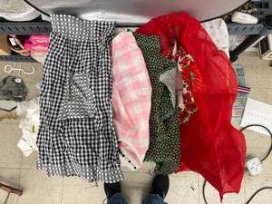 lot 4123 image: 4 vintage aprons