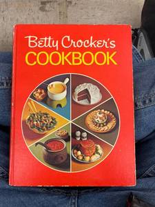 lot 4144 image: 1972 Betty Crocker cook book
