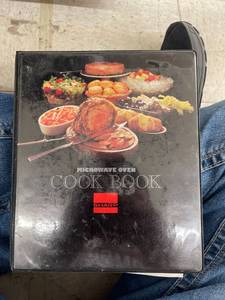lot 4147 image: microwave cook book