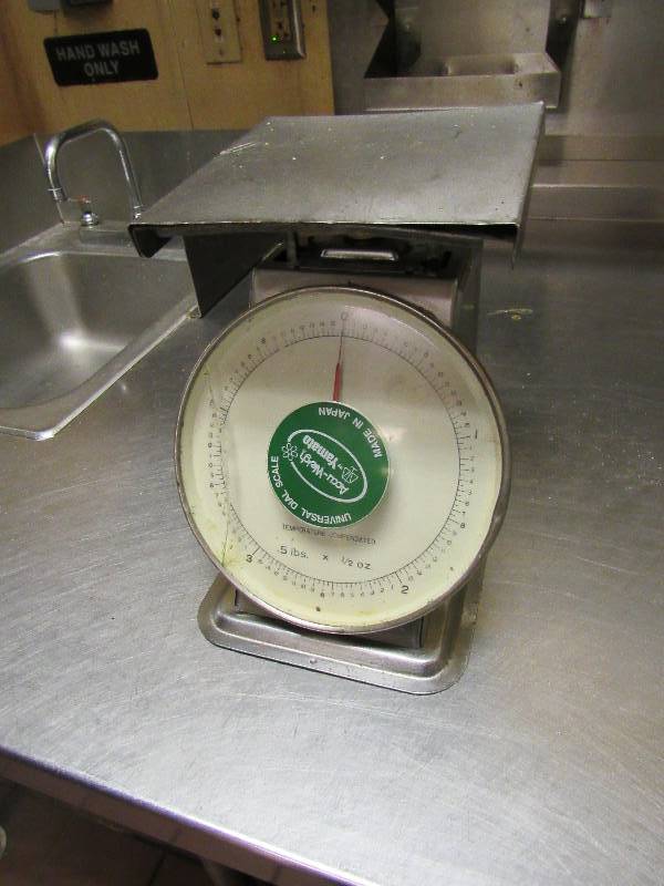 lot 122 image: Accu-Weigh Yamata Universal Dial Scale