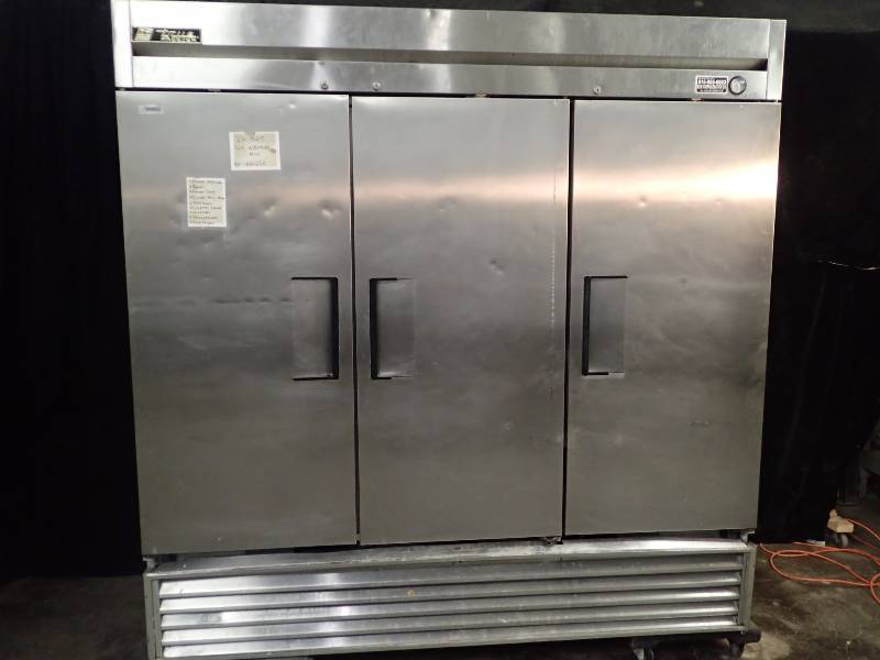 lot 3486 image: True T-72F Reach-in Commercial Freezer, Three Doors, 72 Cu. Ft.