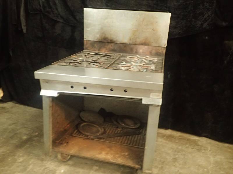 lot 3490 image: 4 Burner Natural Gas Stove