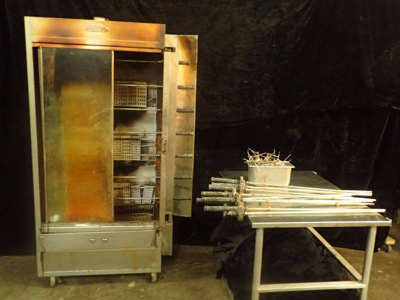 lot 3495 image: Old Hickory Natural Gas BBQ Smoker