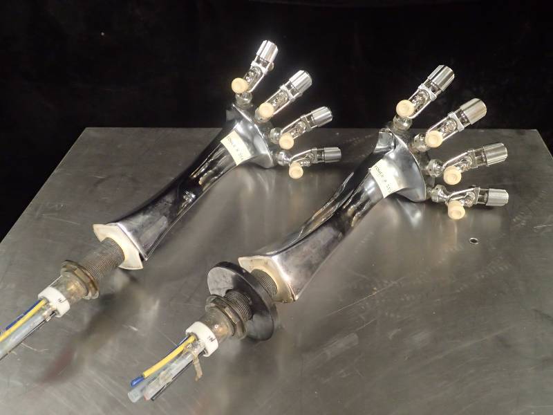 lot 3509 image: (2) 4 Head Bar Taps