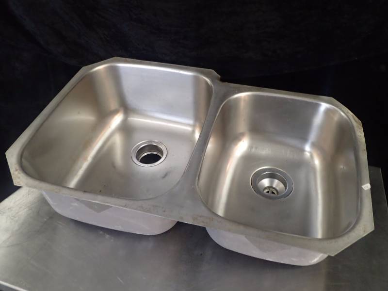 lot 3529 image: Soci 2 Bay Drop-in Hand Sink
