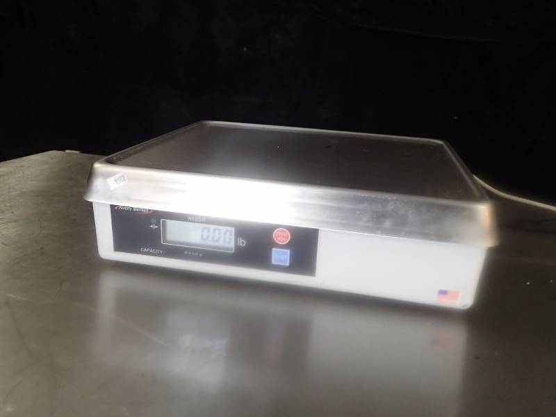 lot 3533 image: Avery Berkel 6720 Point of Sale Bench Scale