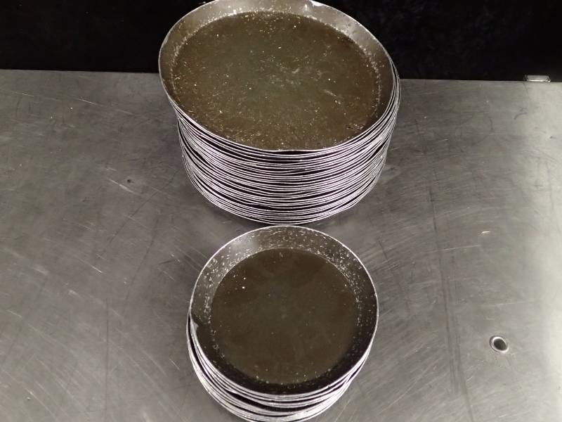 lot 3546 image: Approximately (20) 6 and (30) 10 Pizza Pans