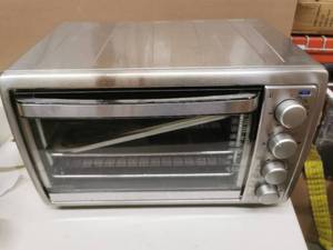 lot 1068 image: Intertek Toaster Oven