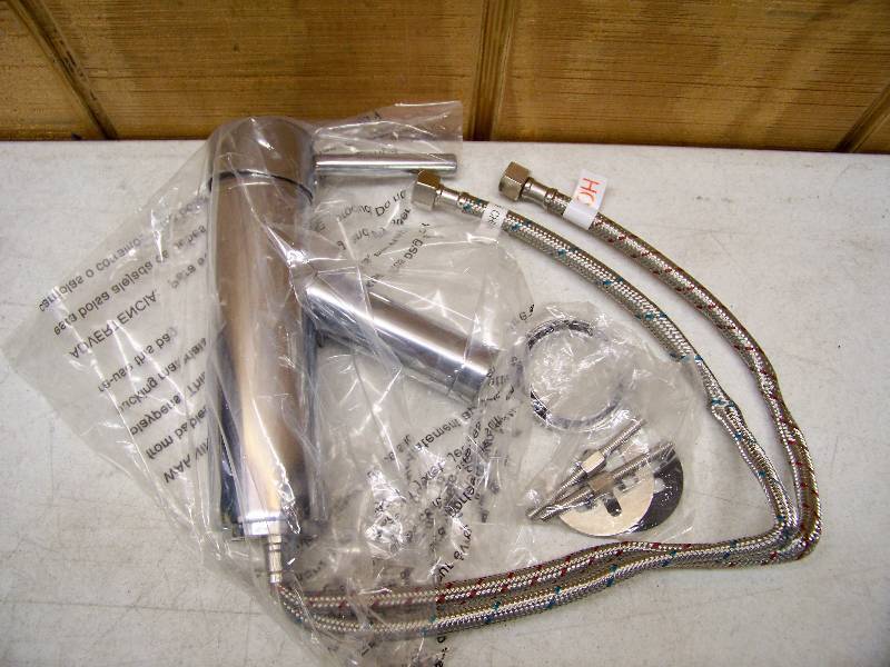 lot 516 image: Single Handed Lavatory Faucet with Pop Up