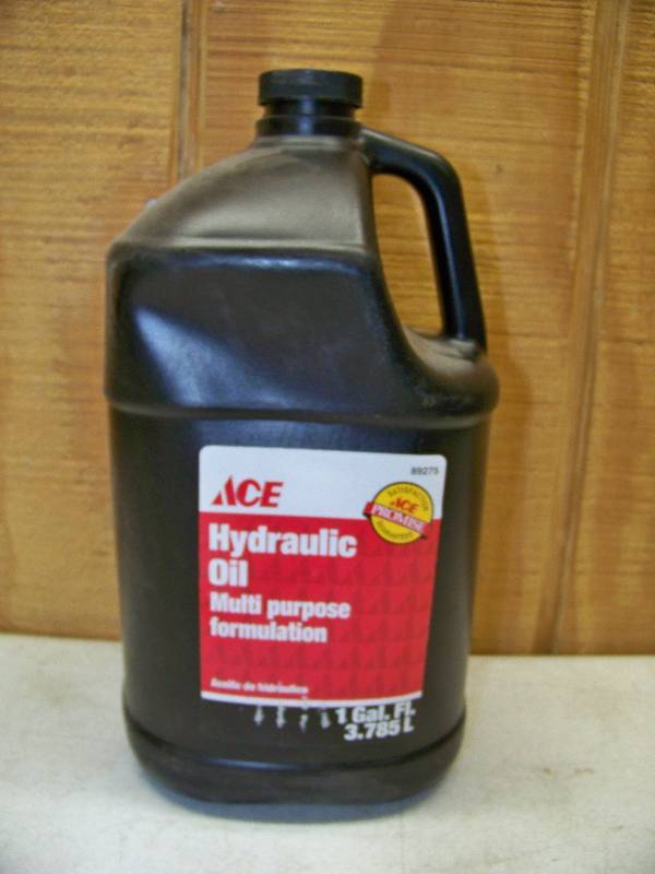 lot 520 image: Gallon Hydraulic Oil