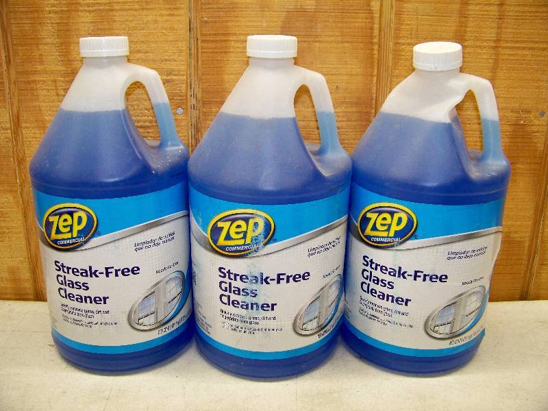 lot 530 image: 3 Gallons Zep Streak-Free Glass Cleaner