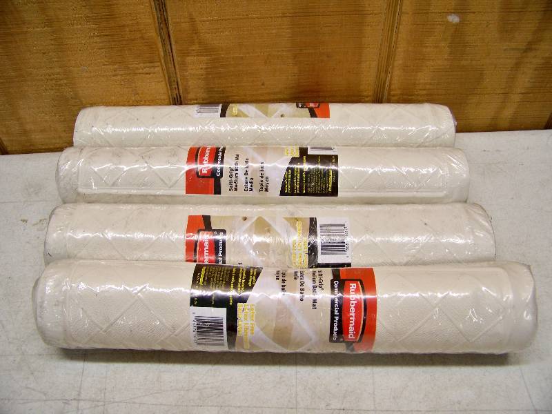 lot 542 image: 4 Rubbermaid Safti-Grip Bath Mats