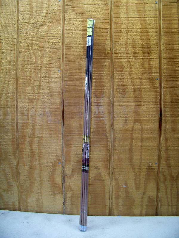 lot 546 image: 12 Gold Tip Traditional Classic Shafts