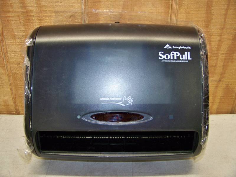 lot 550 image: Georgia Pacific Sofpull Automated Touchless Towel Dispenser