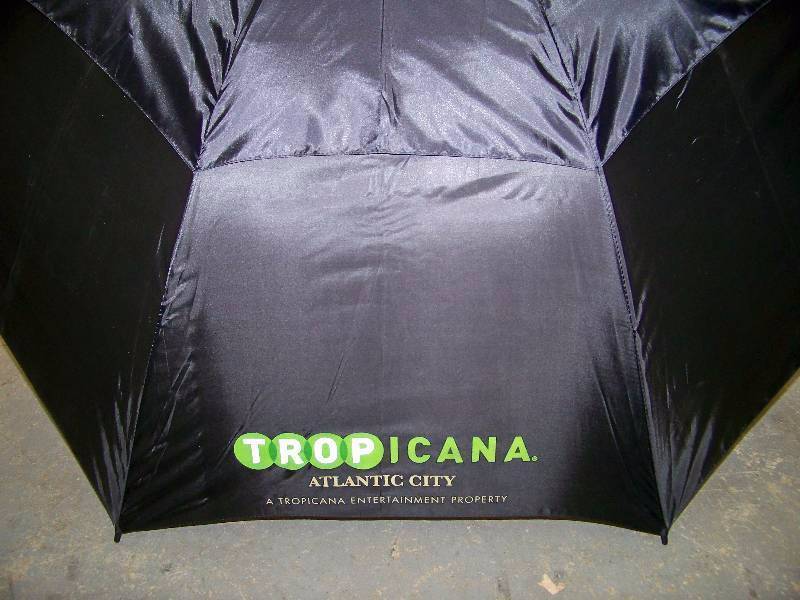 lot 620 image: 2 Golf Umbrellas